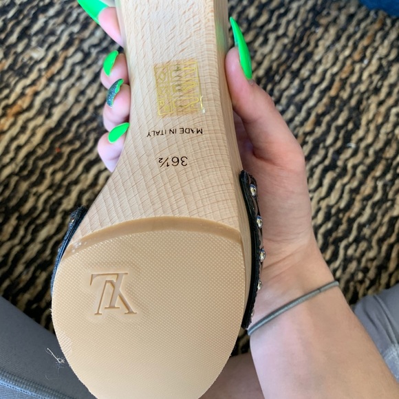 Louis Vuitton heels - Picture 3 of 4